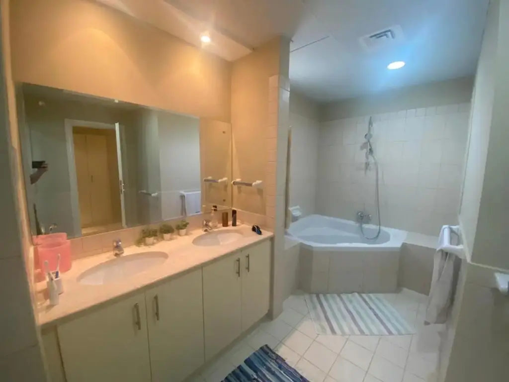 Дубай: Spacious 4-bedroom villa, children friendly