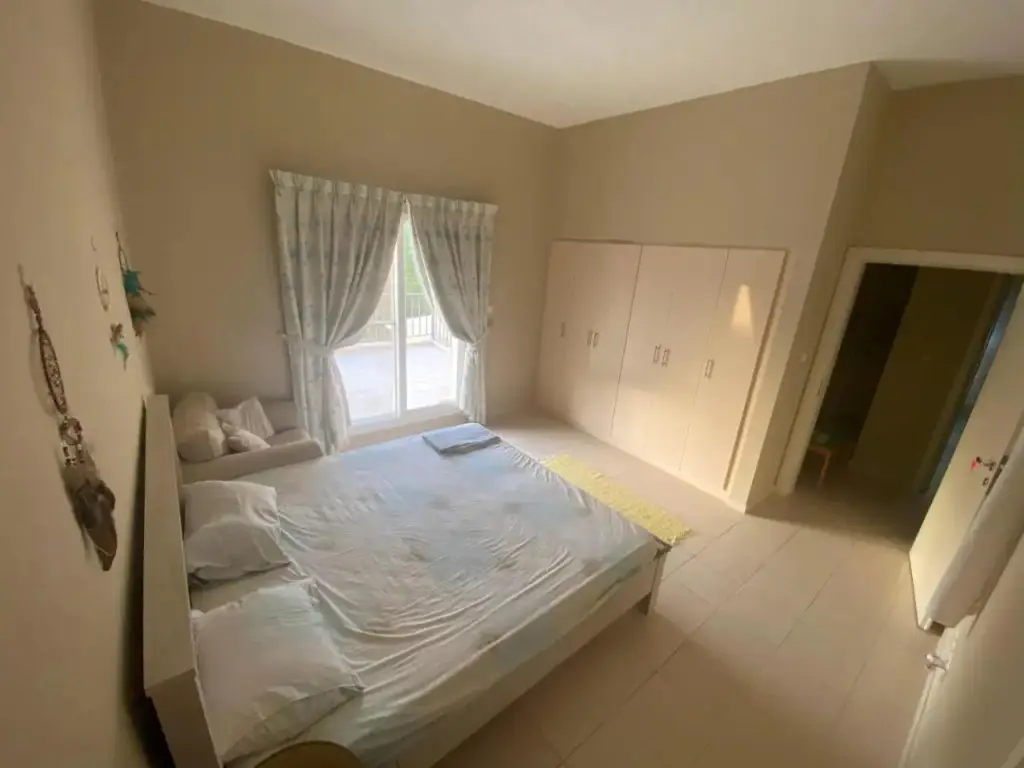 Дубай: Spacious 4-bedroom villa, children friendly