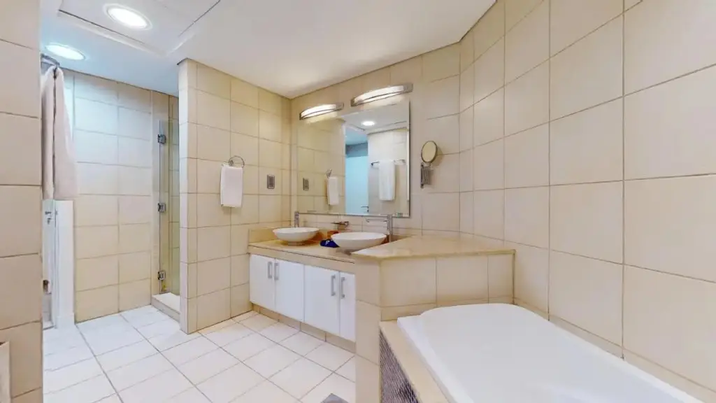 Дубай: Elegant 2 Br Apartment with Beach Access