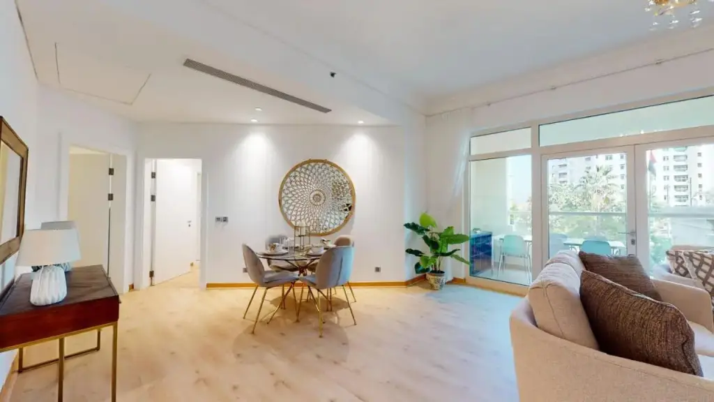 Дубай: Elegant 2 Br Apartment with Beach Access