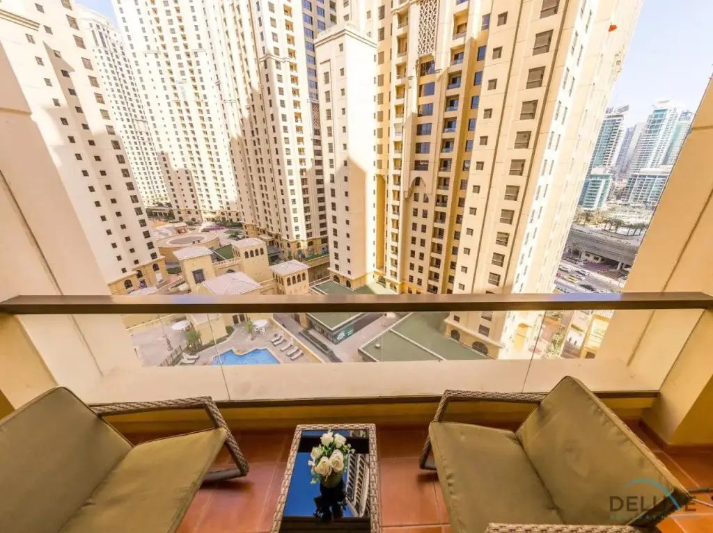 Дубай: Pool Views Studio Minutes Away To Jbr Beach, Rimal 3 by Deluxe Holiday Homes