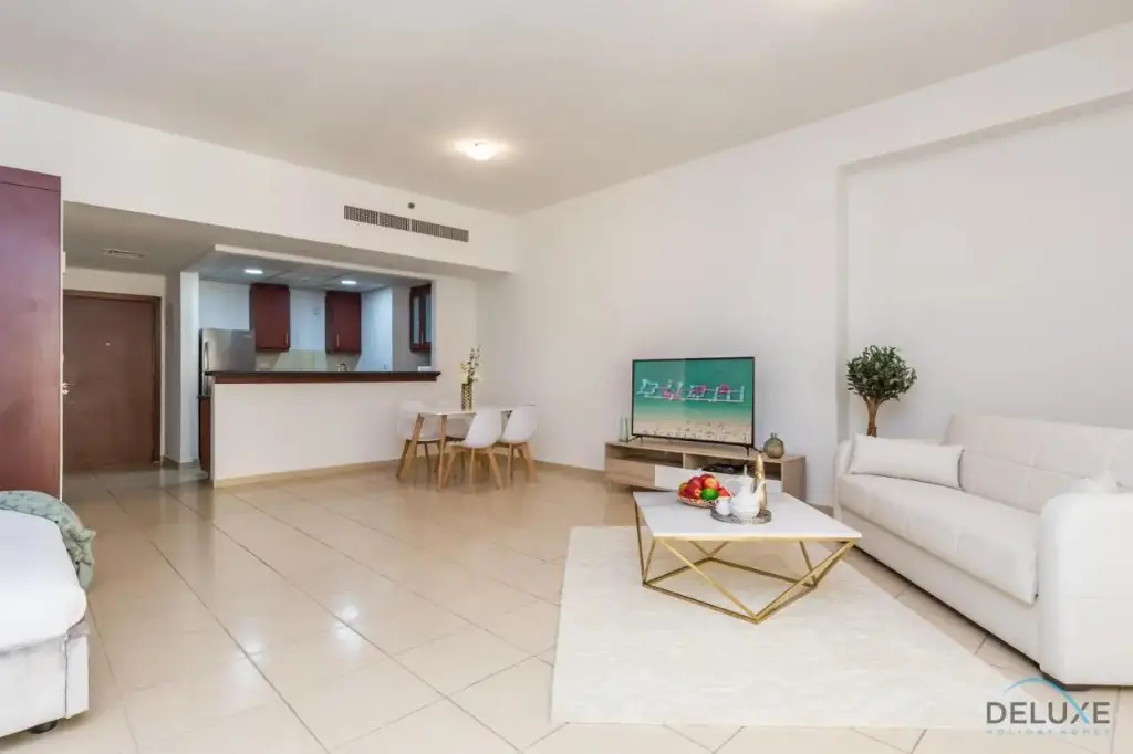 Дубай: Pool Views Studio Minutes Away To Jbr Beach, Rimal 3 by Deluxe Holiday Homes