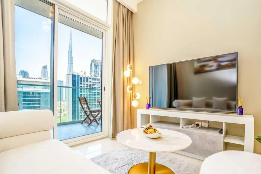 Brand NEW 1BR - Business Bay - Burj Khalifa View 1303 — фото 1