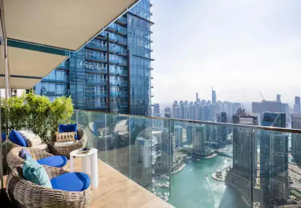 Дубай: Mesmerizing 1BR w/ Full Marina View at Marina Gate