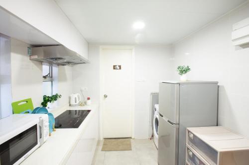 Гонконг: JD Large 110sqm 3 bedroom 2 min from MTR