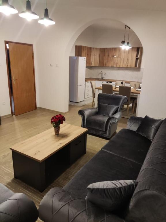 Бар: Guest House Tomba