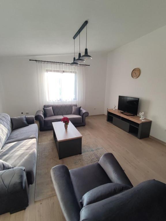 Бар: Guest House Tomba