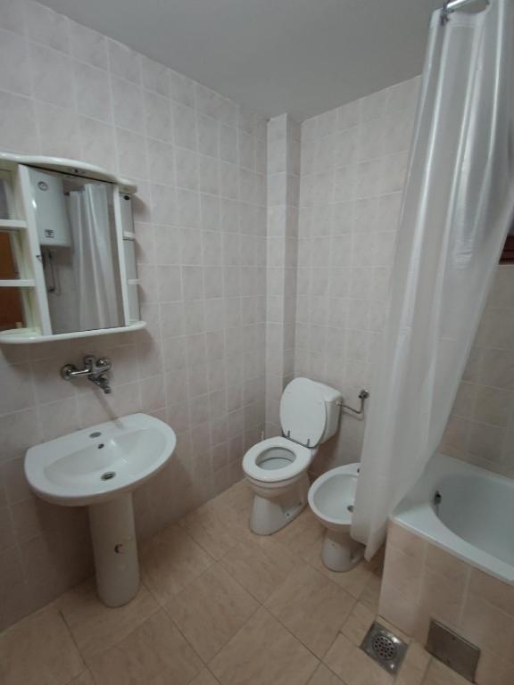 Бар: Guest House Tomba