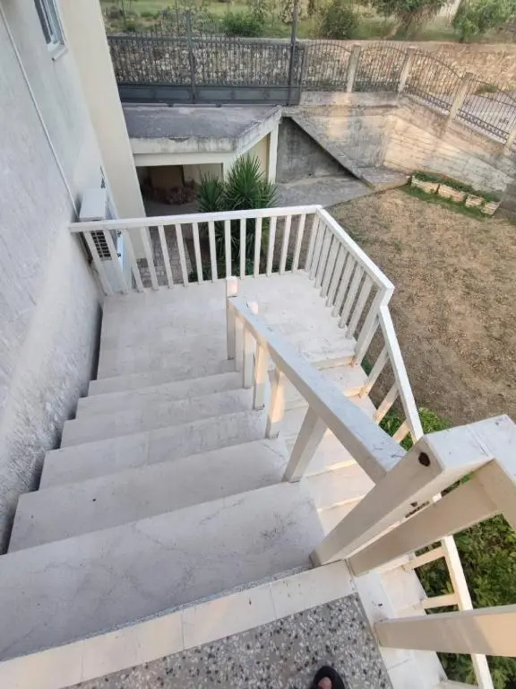 Бар: Guest House Tomba