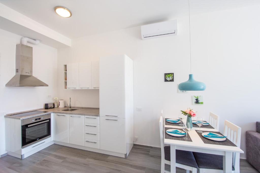 Бечичи: Apart SKY Residence with sea view in DELMAR