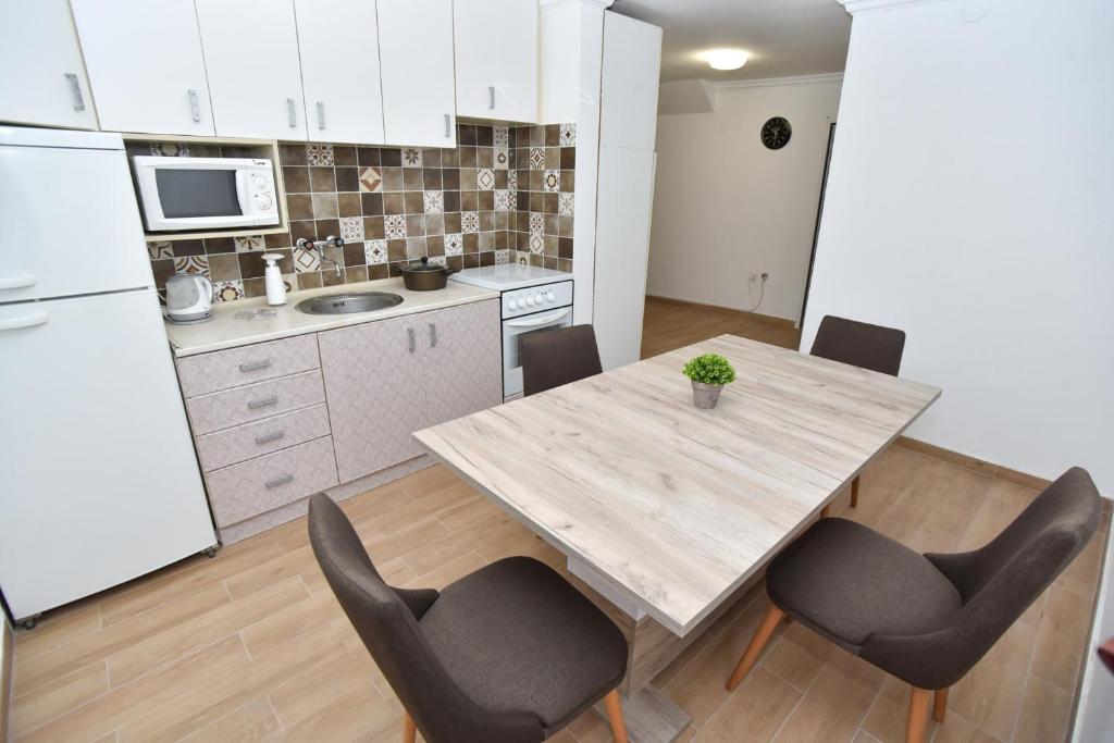 Бечичи: Palm square apartment 1