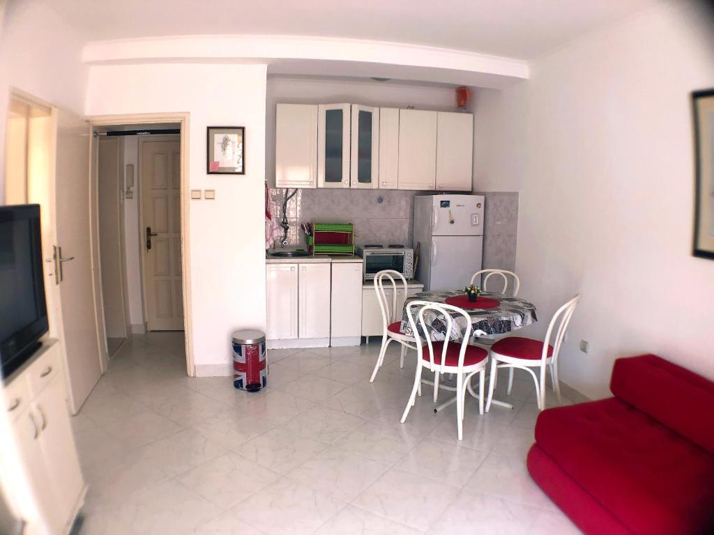 Будва: One bedroom Apartment 500m from the beach