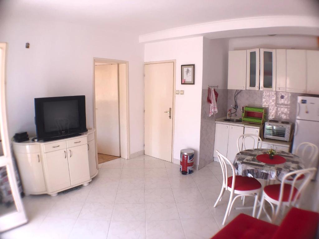 Будва: One bedroom Apartment 500m from the beach
