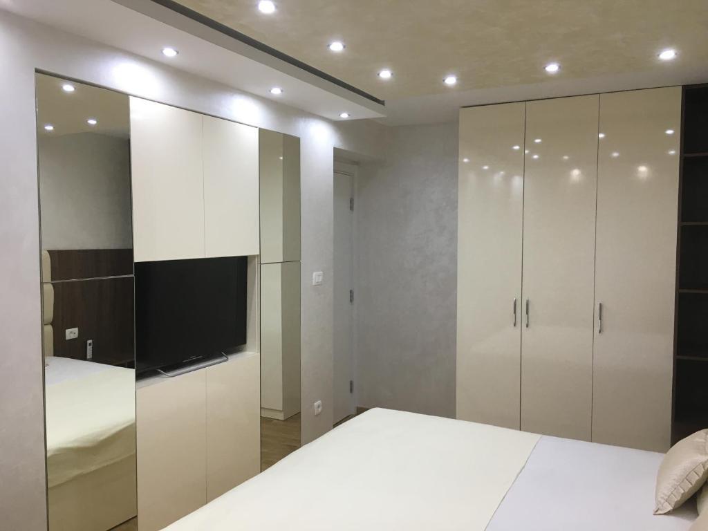 Будва: Panoramic sea view 3-bedroom apartment 50 m from the sea