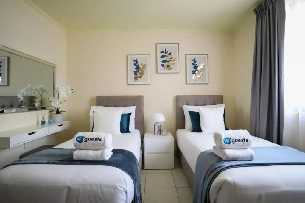 Дубай: Higuests - Charming Apt with Private Balcony Near Dubai Mall