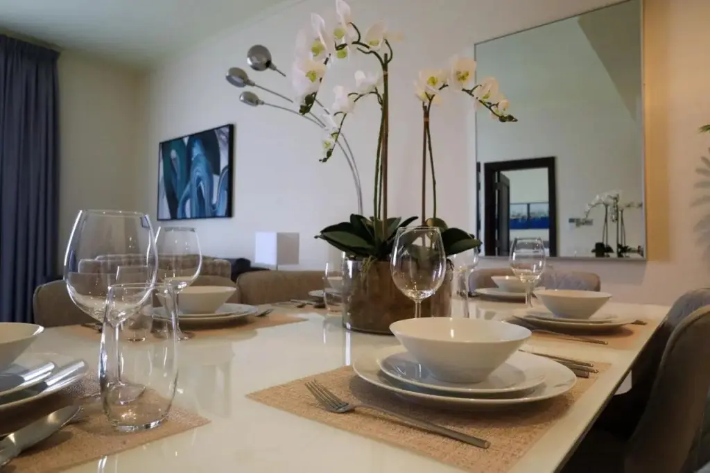 Дубай: Higuests - Charming Apt with Private Balcony Near Dubai Mall