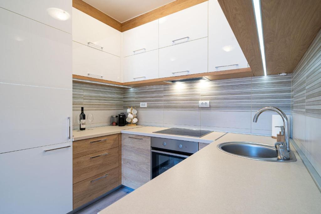 Доброта: Boka View Luxury Suite - With free Garage Parking