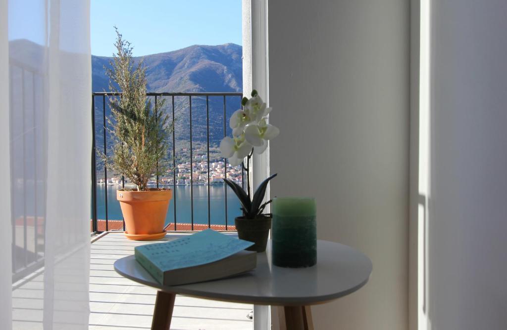 Доброта: Alkima 1 BR apartment with a sea view
