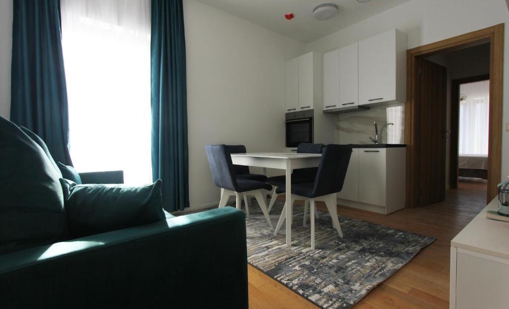 Доброта: Alkima 1 BR apartment with a sea view