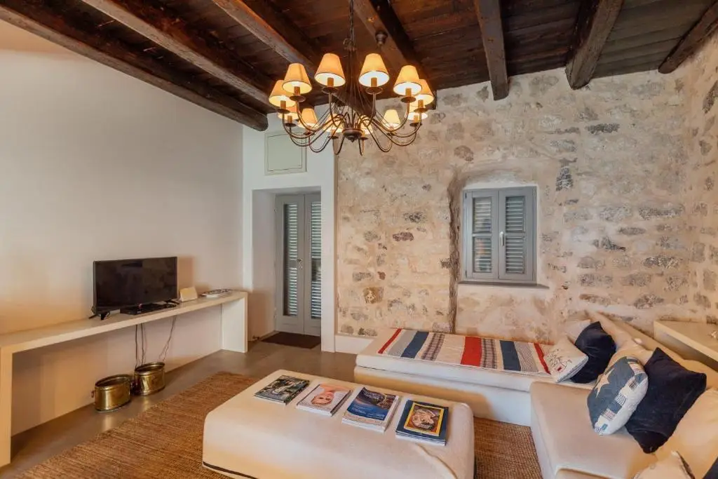 Доброта: 18th Century Villa in the UNESCO Bay of Kotor