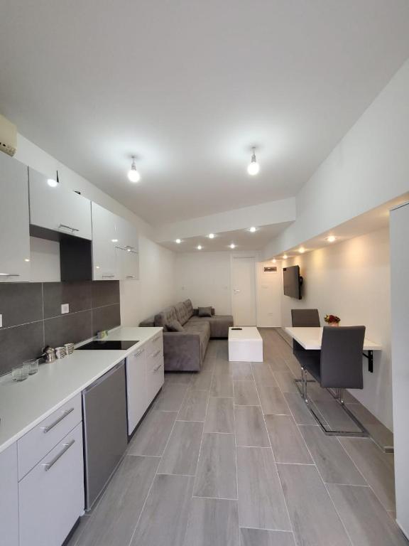 Доброта: Apartment Diamond -modern and lovely seaside studio apartment