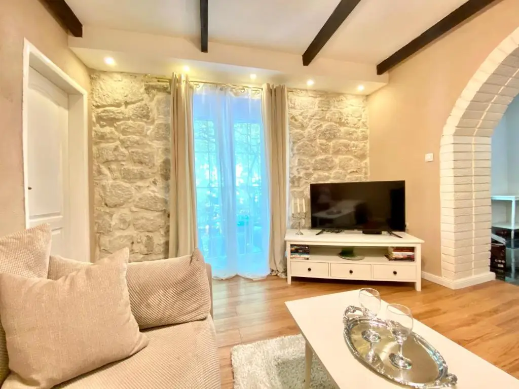 Котор: A 100 Years Old Rustic Mediterranean stone house with large terrace