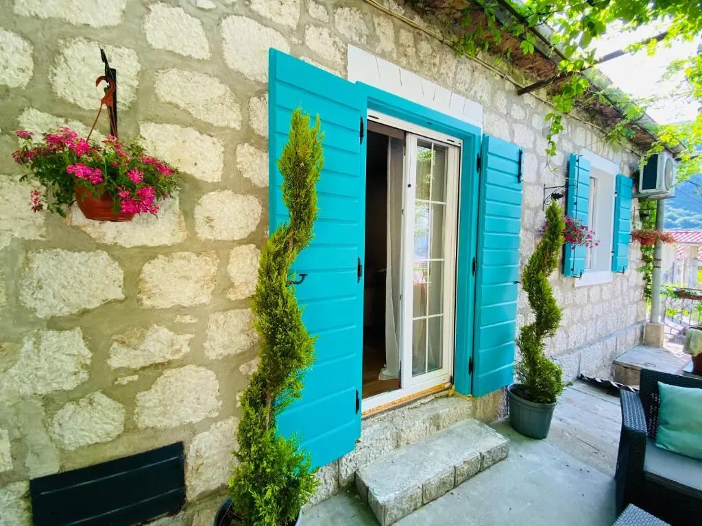 Котор: A 100 Years Old Rustic Mediterranean stone house with large terrace