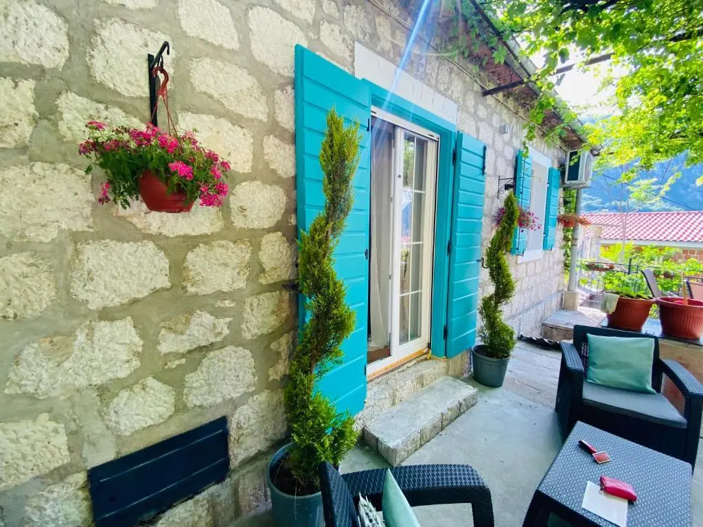 Котор: A 100 Years Old Rustic Mediterranean stone house with large terrace