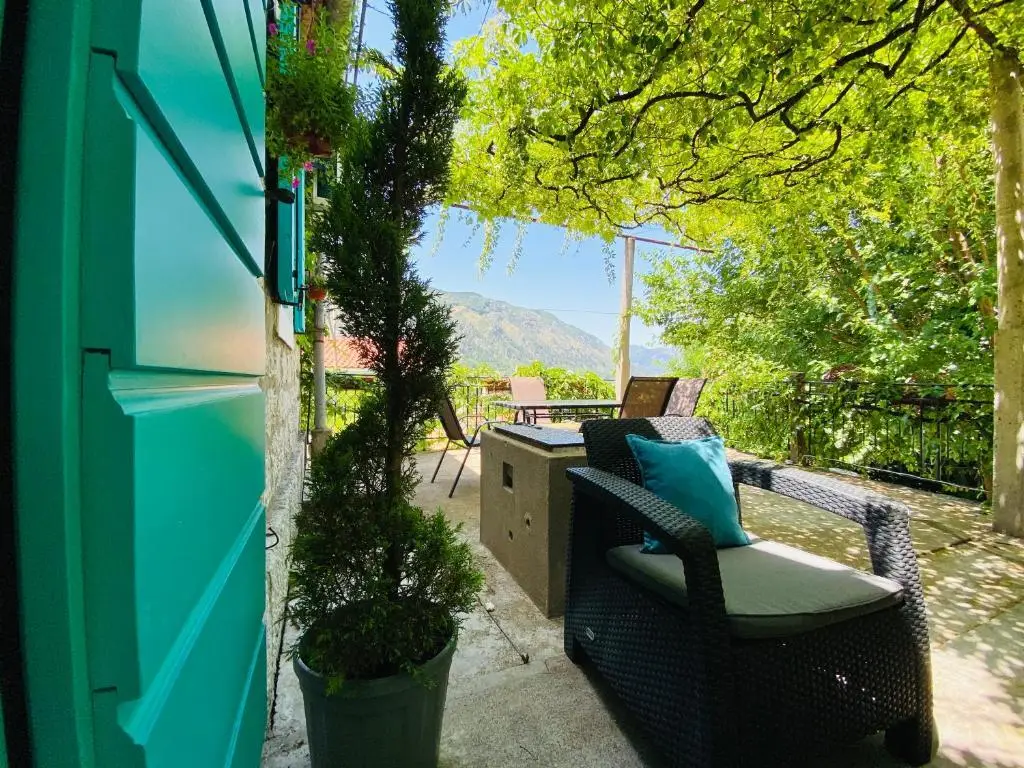 Котор: A 100 Years Old Rustic Mediterranean stone house with large terrace