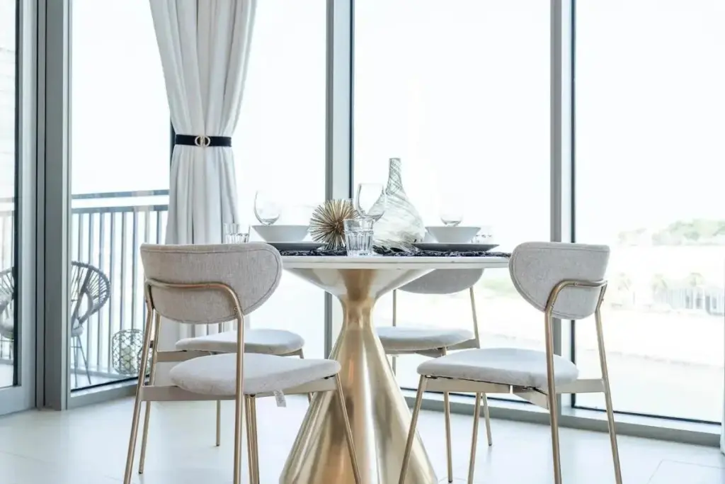Дубай: Close To the Beach Sleeps 4 in 5242 Tower Dubai Marina