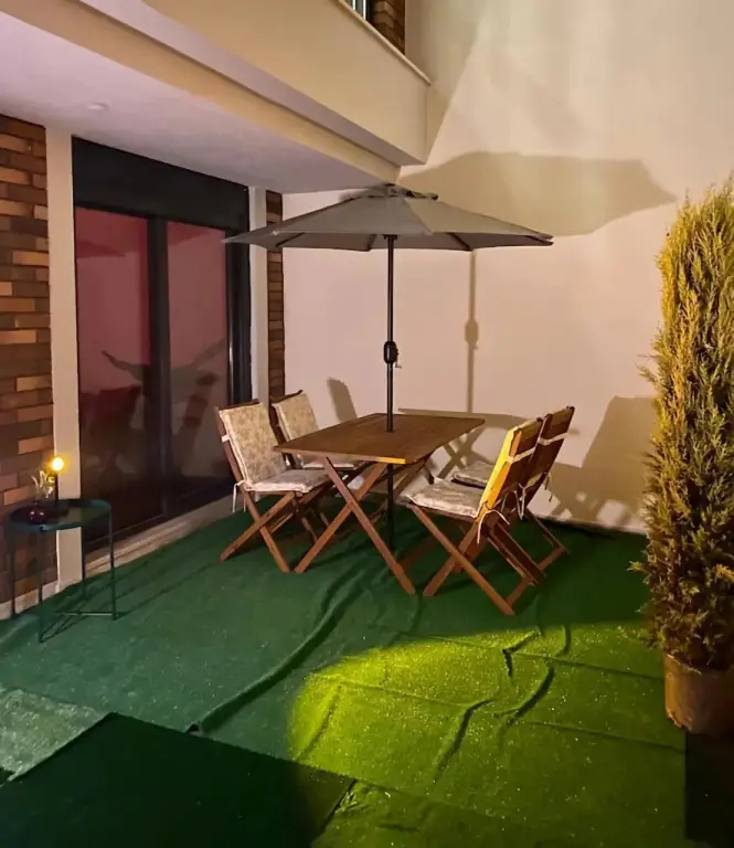 Стамбул: 2 bedroom house , with big garden