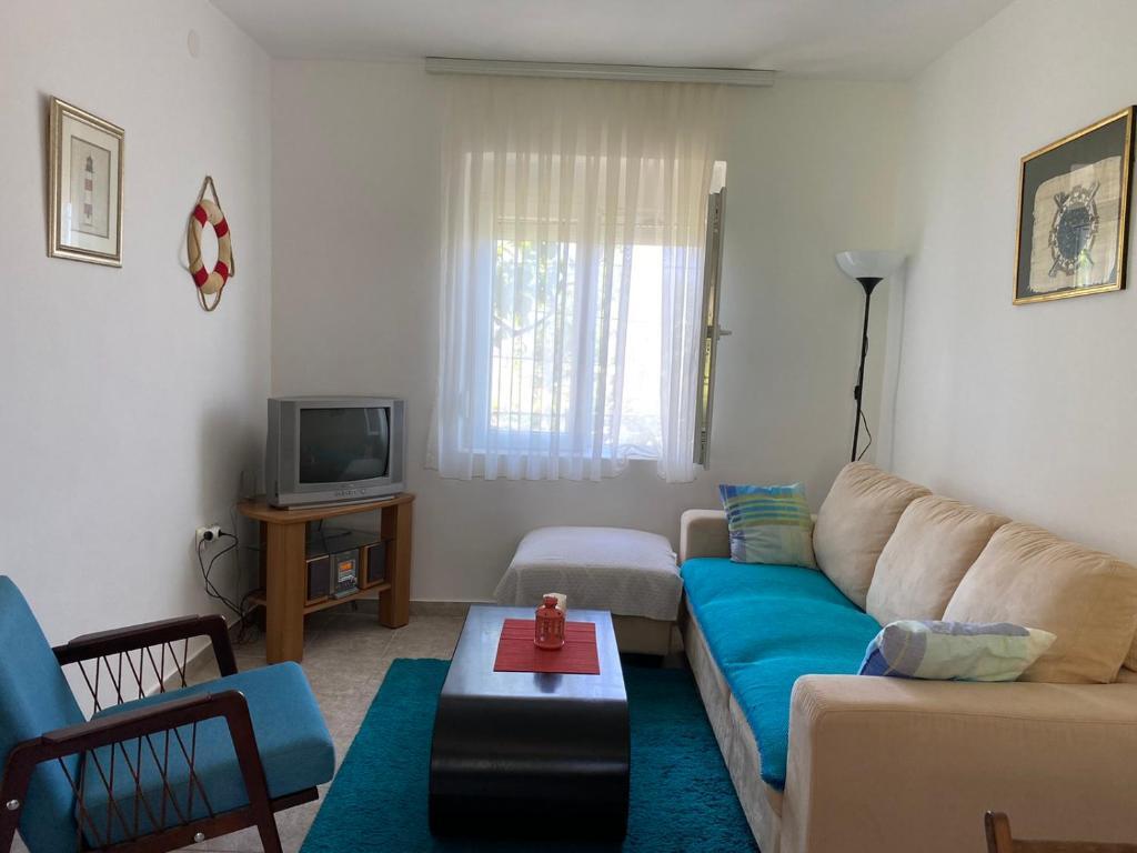 Сутоморе: Apartman LUCIJA, dostupan 7 NOCENJA OD SUBOTE DO SUBOTE, AVAIBLE FOR RENT 7 NIGHTS FROM SATURDAY untill SATURDAY