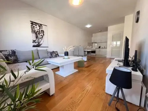 Подгорица: White Homes 48 - Central Point