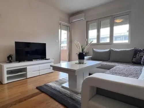Подгорица: White Homes 48 - Central Point