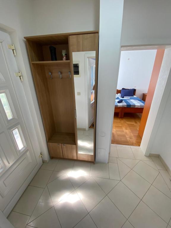 Lovely 1-bedroom apartment with free parking — фото 1