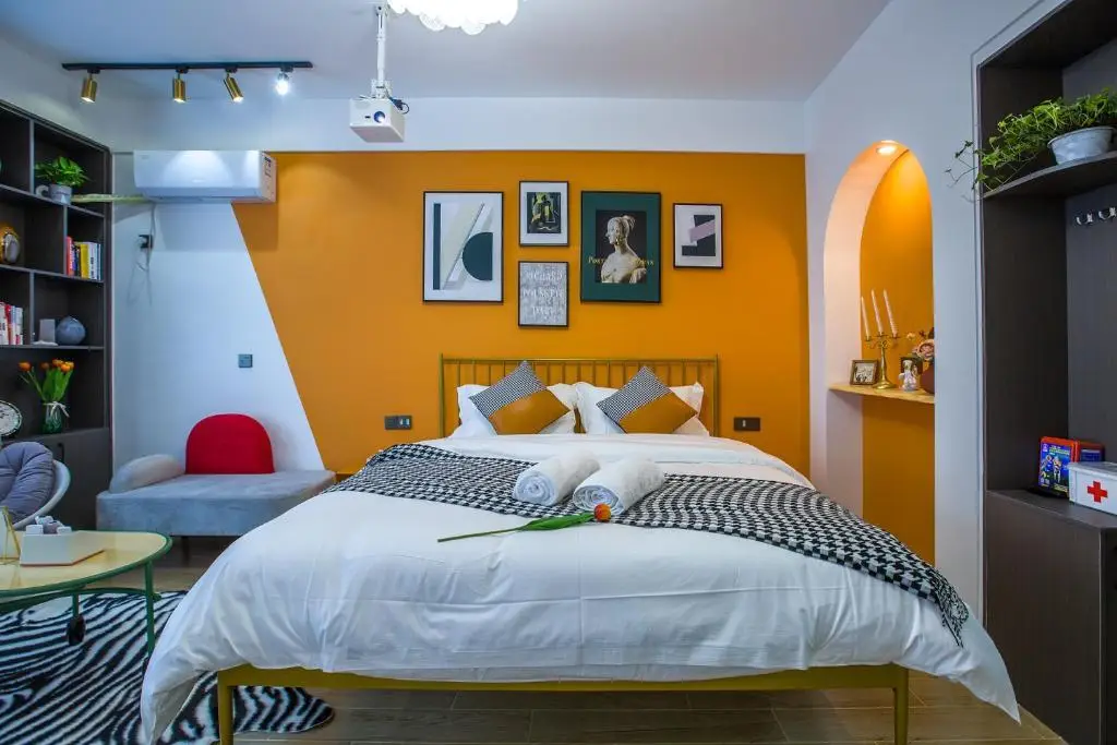 Чжанцзяцзе: Locals Apartment Place 13