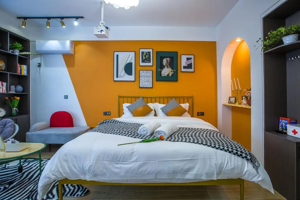 Чжанцзяцзе: Locals Apartment Place 13