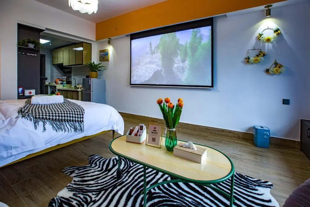 Чжанцзяцзе: Locals Apartment Place 13