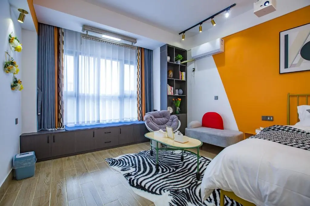 Чжанцзяцзе: Locals Apartment Place 13