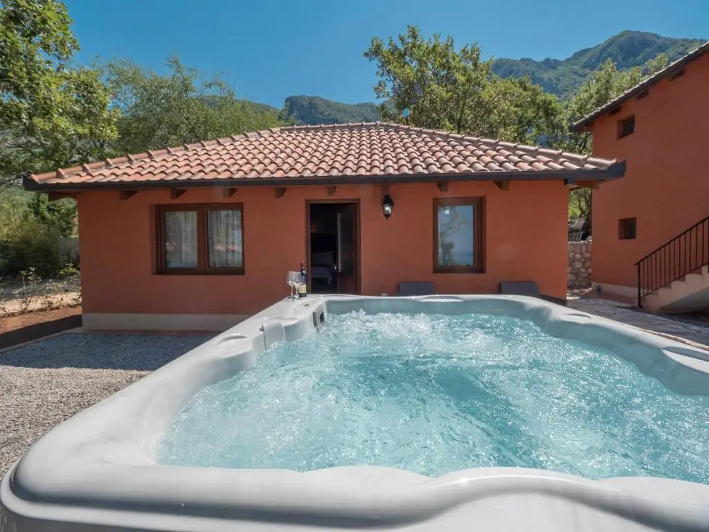 Близикуче: Harmonia Bungalows & Pool