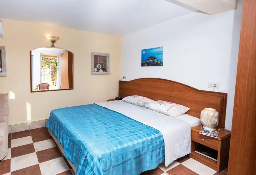 Будва: Apartmani Kamena Ruza