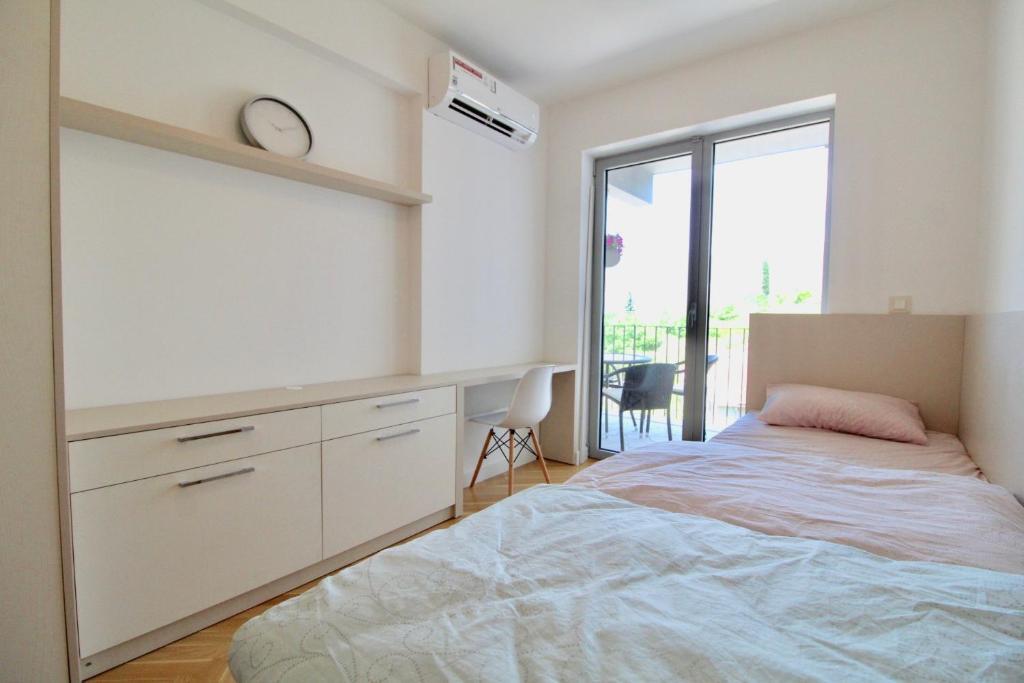 Доброта: 2bd New Dobrota Apt with Bay Views