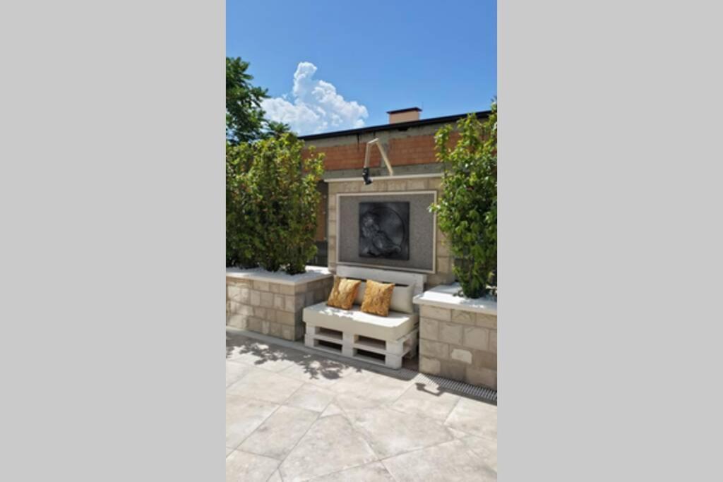 Бечичи: Modern Top Floor Sea View 3BR with Pools, Spa & Fitness