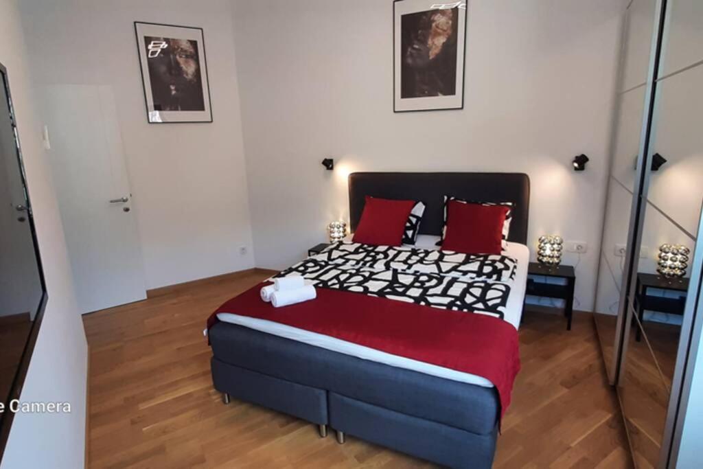 Бечичи: Modern Top Floor Sea View 3BR with Pools, Spa & Fitness