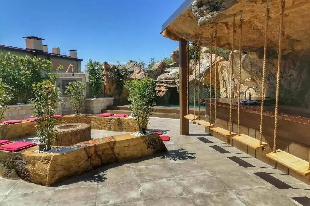Бечичи: Modern Top Floor Sea View 3BR with Pools, Spa & Fitness