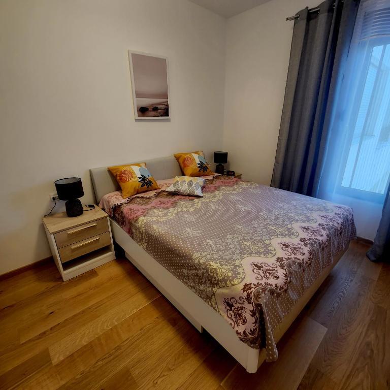 Будва: Lovely 1-Bedroom rental unit with free parking