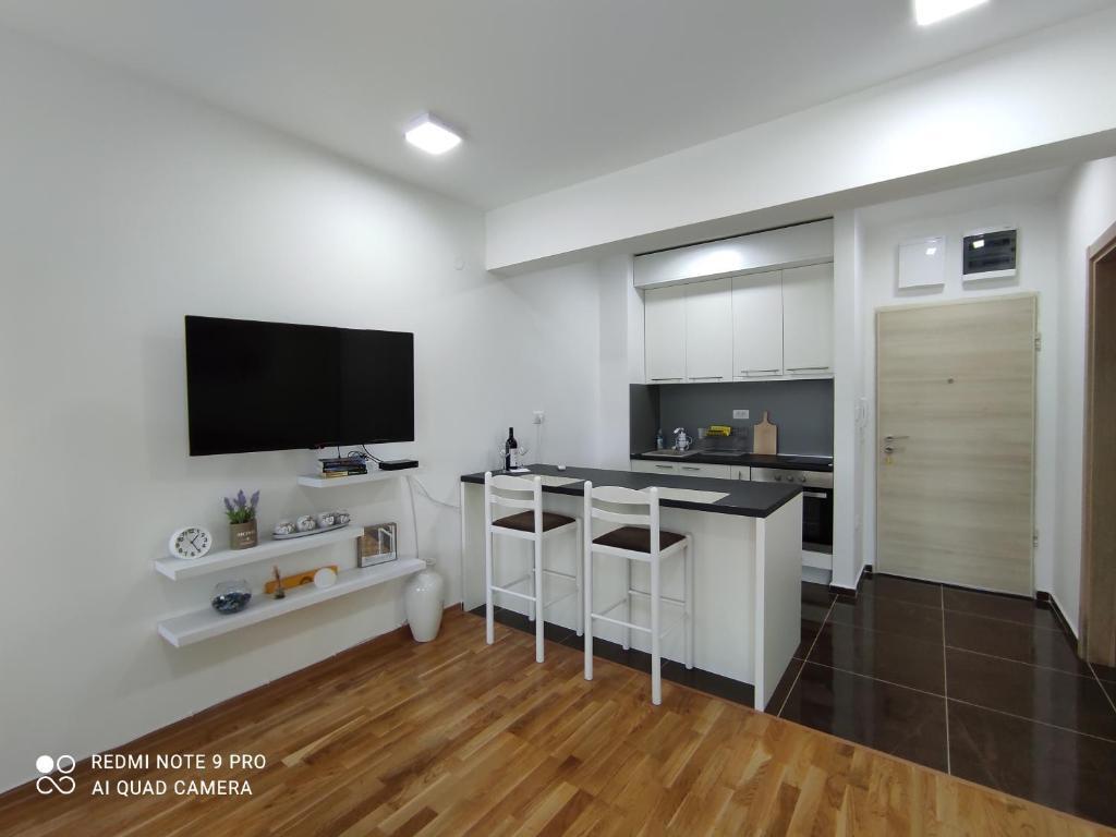 Бечичи: Comfort studio with sea view and swimming pool