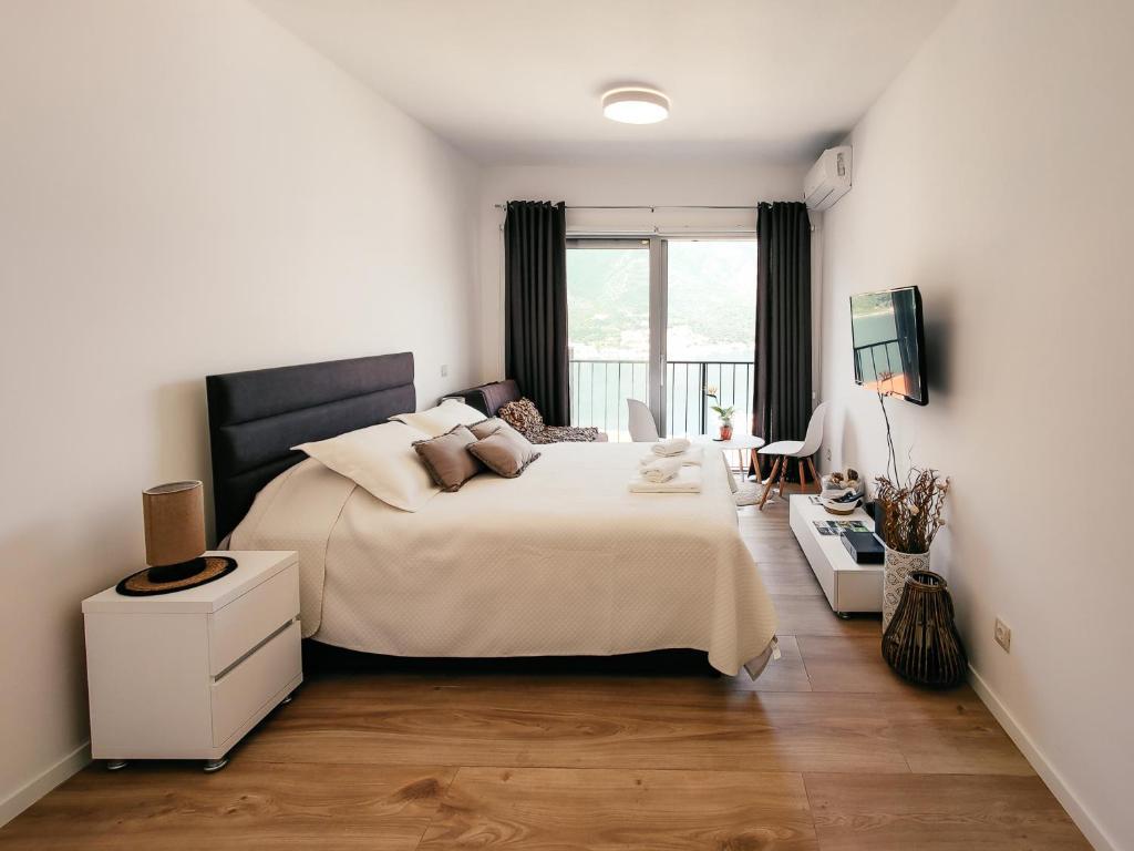 Доброта: Brand new studio with panorama view