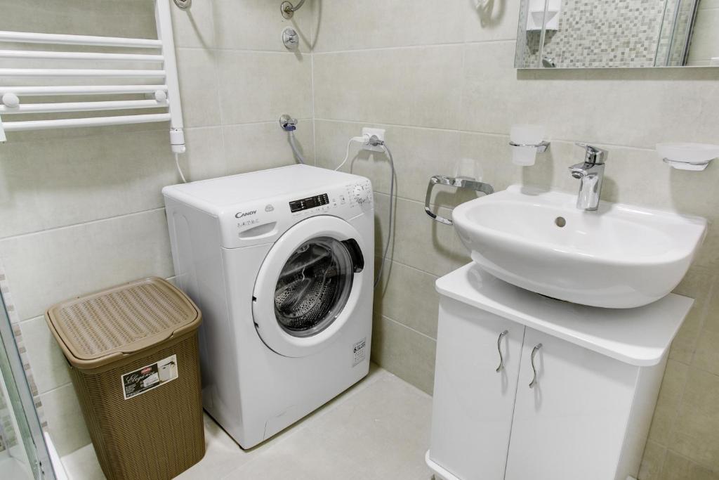 Будва: Apartments Lora 13.Jula, 15