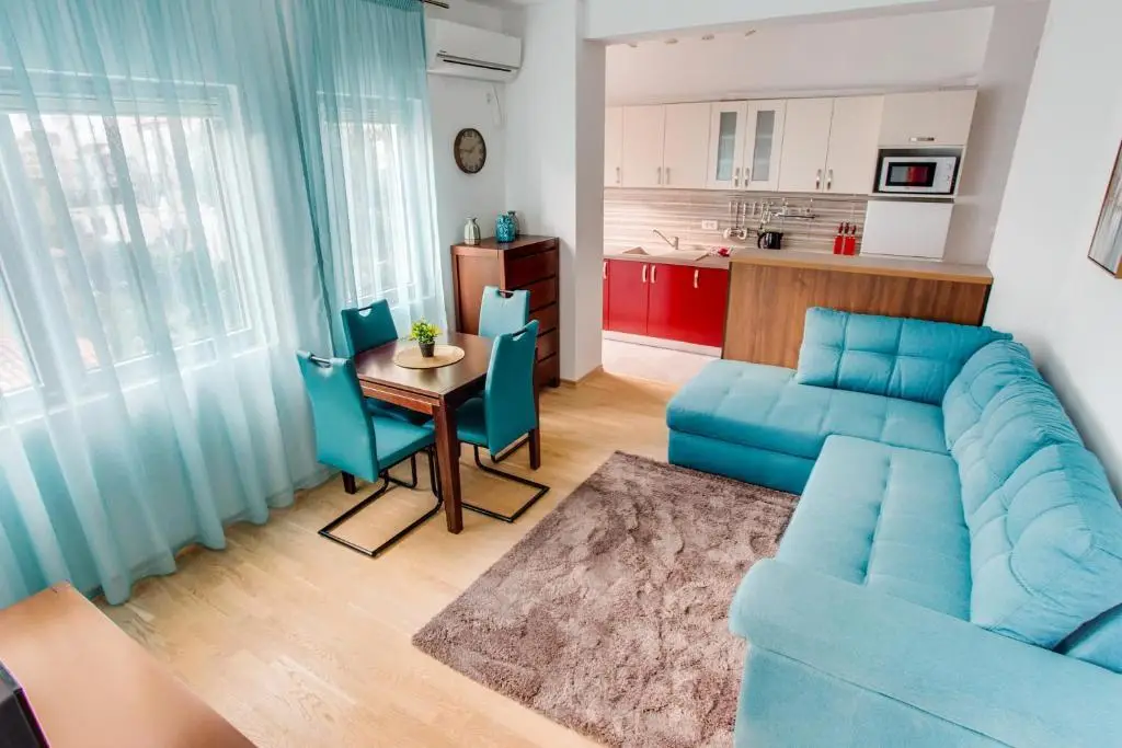 Будва: Apartments Lora 13.Jula, 15